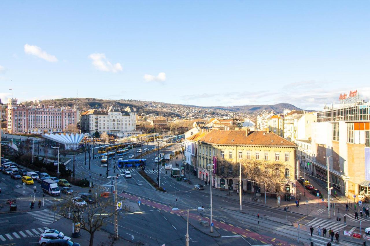Buda Center Boedapest Buitenkant foto